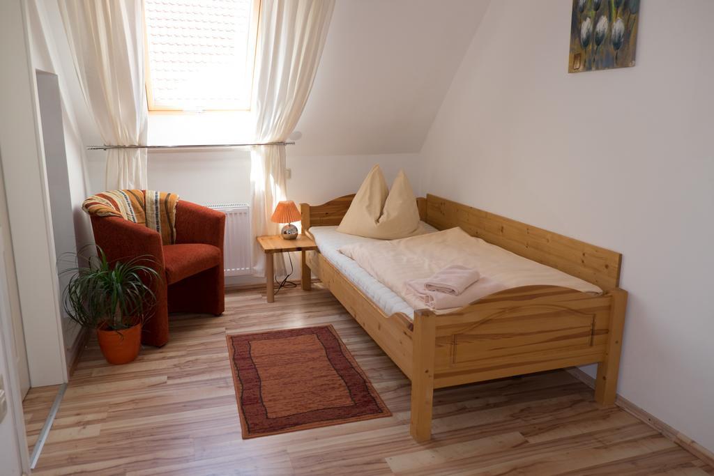 Landhotel Markthof Satemin Wustrow (Fischland) Room photo